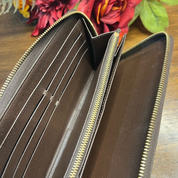 Authentic Louis Vuitton Damier Ebene Organizer Wallet - EUC - Picture 5 of 11